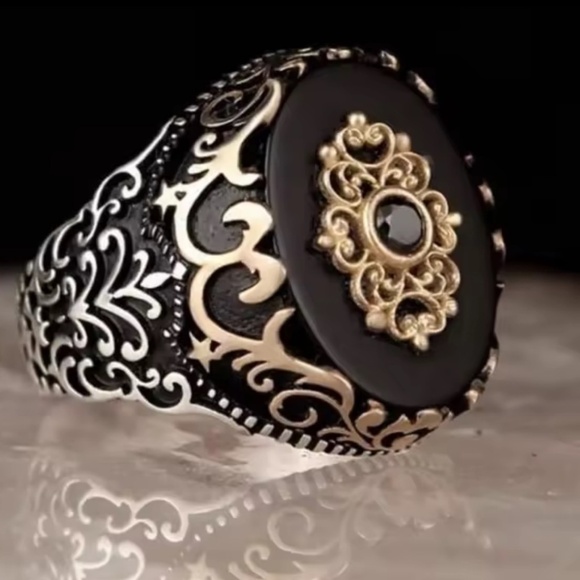 Vintage Black Onyx Gold Filigree Ring – Gothic Boho Statement Jewelry - Picture 1 of 5